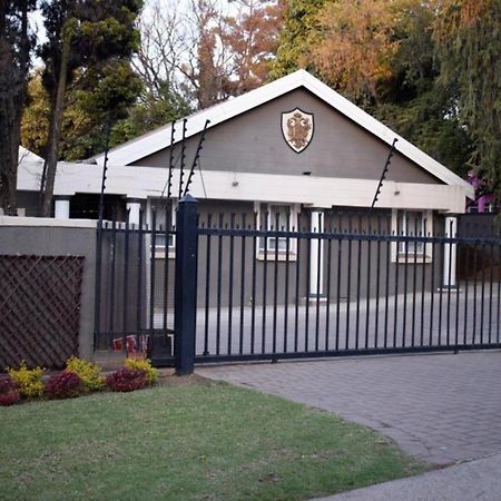 The Elephant Room At Frederick'S Place Pretoria-Noord Extérieur photo